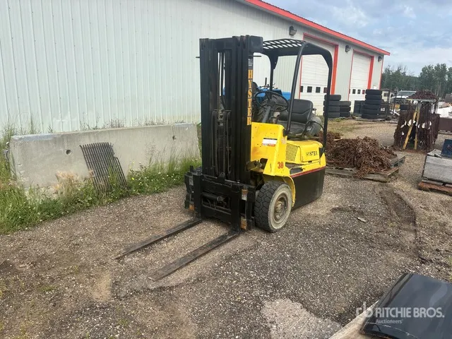 2006 Hyster H30E Pneumatic Tire Forklift (Inoperable)