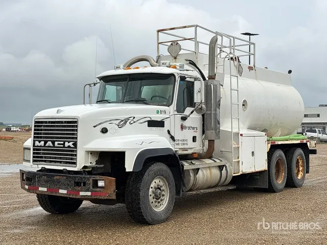 2003 Mack CL733 6x4 Water Truck
