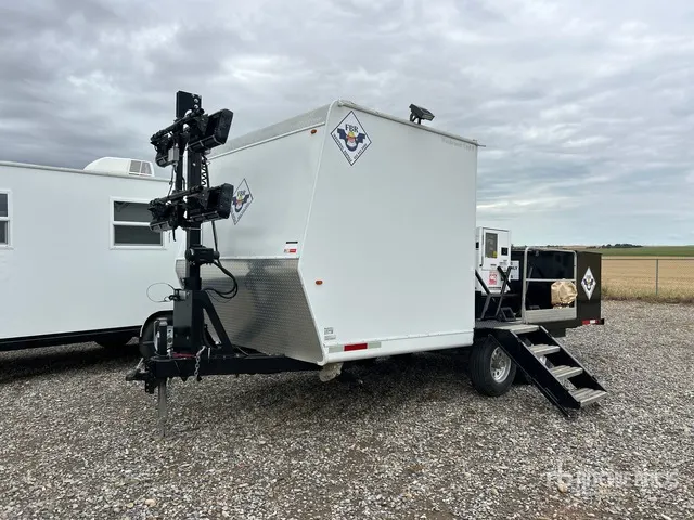 2014 Forks RV 20 ft x 8 ft 6 in T/A Combo Unit Portable Toilet