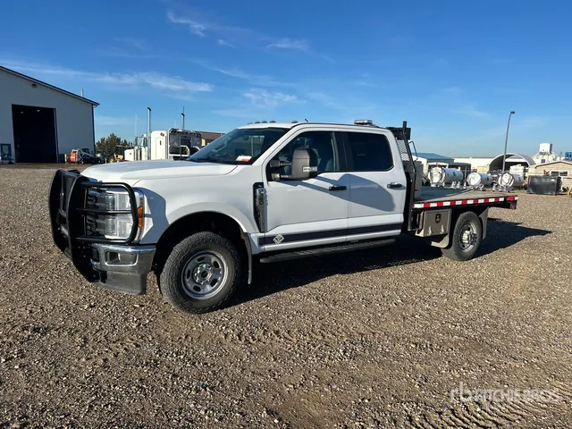 2024 Ford F-350 XL 4x4 Crew Cab Flatbed Truck