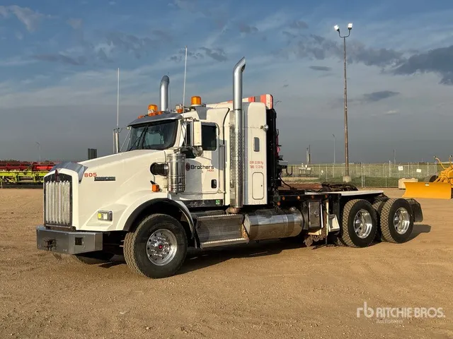 2013 Kenworth T800 6x4 Sleeper Winch Truck