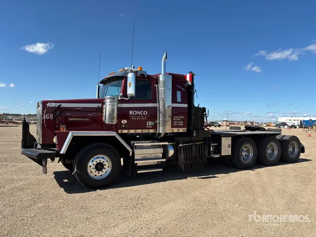 2018 Western Star 4900XD 8x6 Sleeper Winch Truck