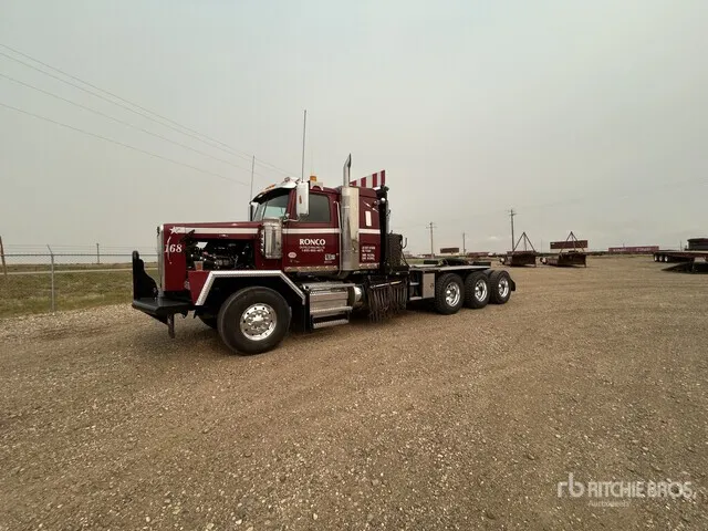2018 Western Star 4900XD 8x6 Sleeper Winch Truck