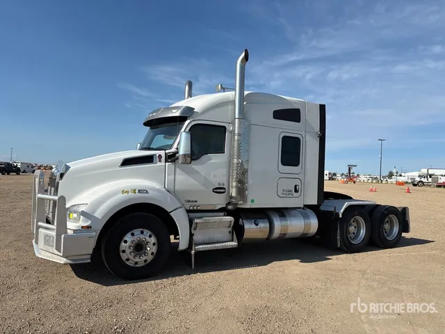 2020 Kenworth T880 6x4 Heavy Haul T/A Sleeper Truck Tractor