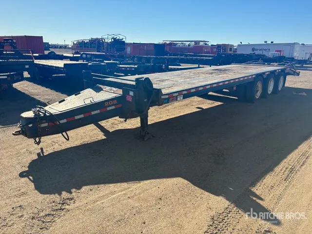 2015 B&B 34 ft Tri/A Equipment Trailer