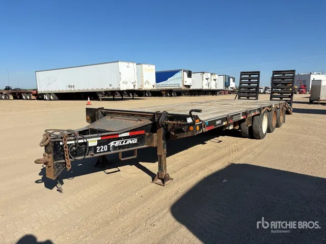 2015 Felling 30 ft Tri/A Equipment Trailer