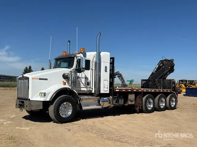 2014 Hiab 211EP-5 HIDUO 6900 kg Knuckle Boom on 2015 Kenworth T800 8x6 Sleeper Boom Truck