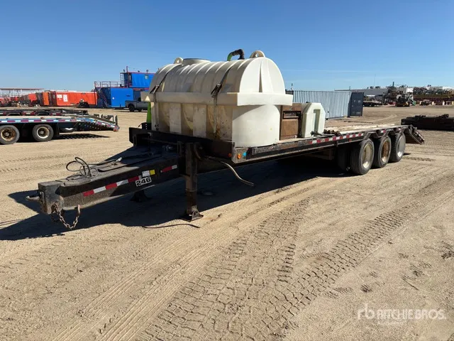 2012 Wrem 32 ft Tri/A Equipment Trailer