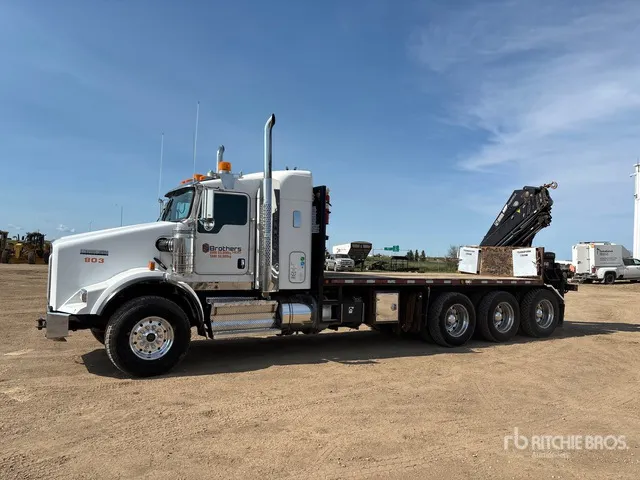 2014 Hiab 211EP-5 HIDUO 6900 kg Knuckle Boom on 2015 Kenworth T800 8x6 Sleeper Boom Truck