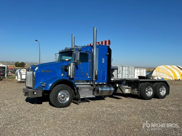2007 Kenworth T800 6x4 Sleeper Winch Truck
