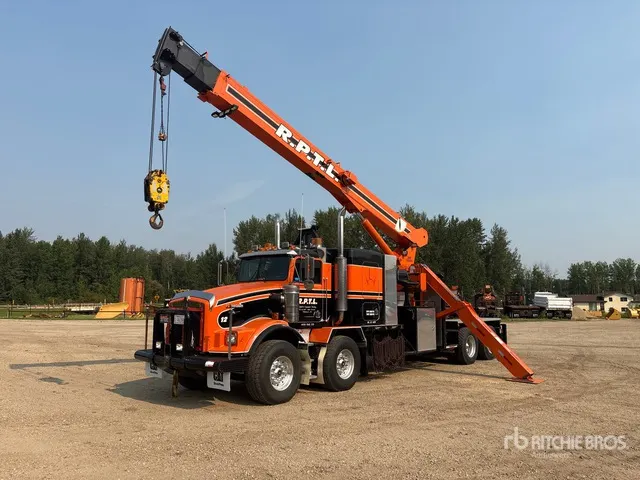 National 1169 30 ton Straight Boom on 2005 Kenworth T800 Wide Hood 8x4 Twin-Steer Sleeper Boom Truck