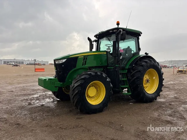 2013 John Deere 7215R 4WD Tractor