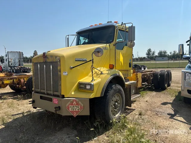 2012 Kenworth T800 6x4 Cab and Chassis (Inoperable)