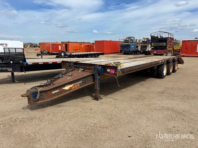 2012 Wrem 32 ft Tri/A Equipment Trailer