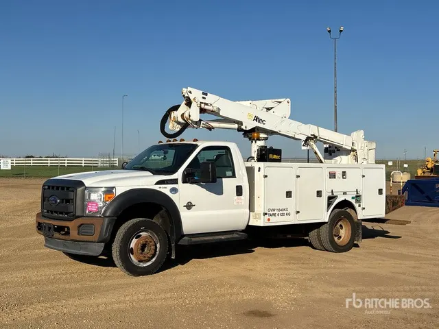 2013 Altec AT37G 37 ft on 2013 Ford F-550 XL 4x4 Bucket Truck