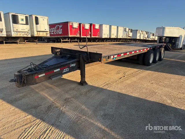2012 Wrem 32 ft Tri/A Equipment Trailer