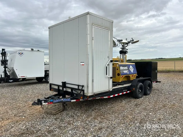 2019 Load Trail 20 ft x 7 ft T/A Combo Unit Portable Toilet