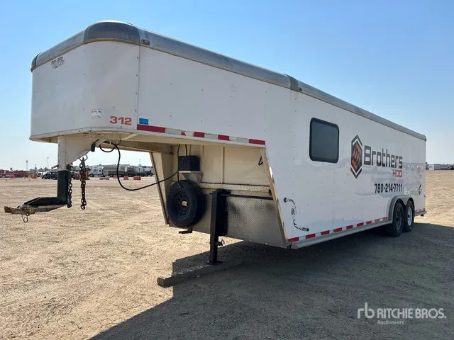 2008 Charmac 25 ft T/A Gooseneck Tool Crib Enclosed Trailer