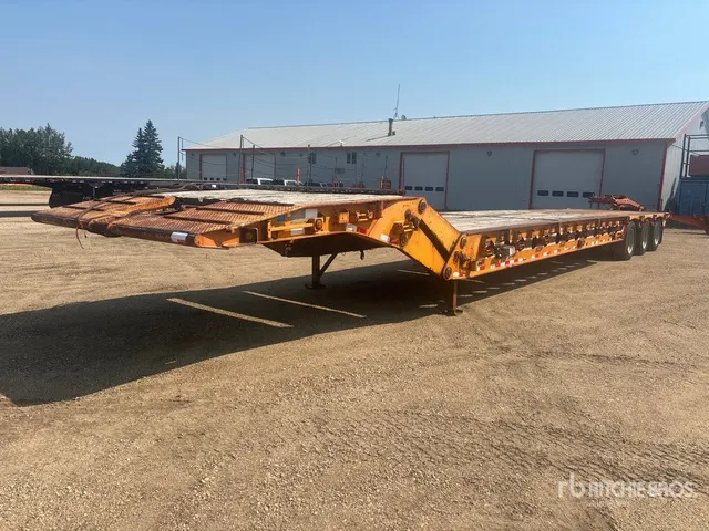 2007 Doepker 40 ton 52 ft Tri/A Folding Neck Trailer