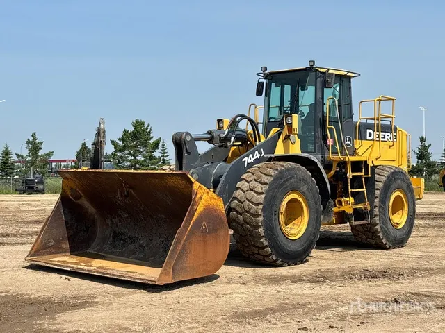 2004 John Deere 744J Wheel Loader