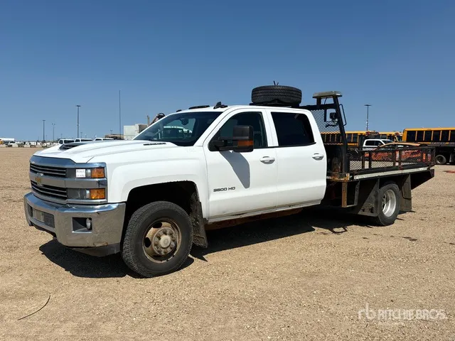 2017 Chevrolet Silverado 3500HD 4x4 Crew Cab Flatbed Truck