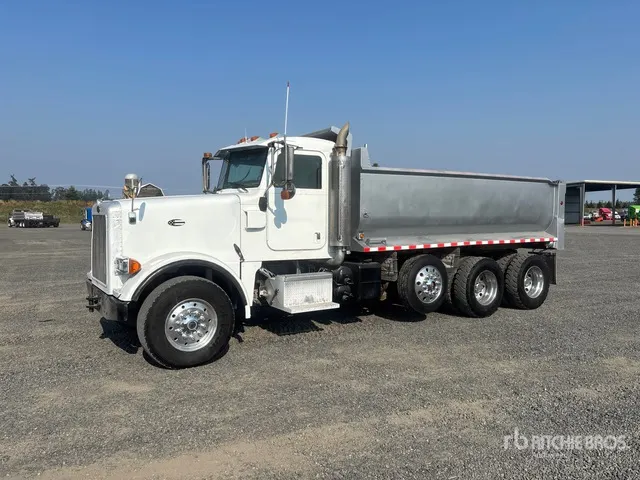 2005 Peterbilt 378 8x4 Tri/A Dump Truck
