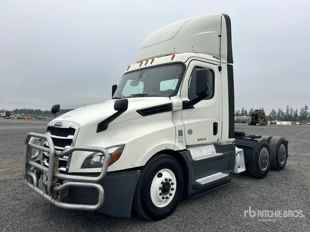 2019 Freightliner Cascadia 126 6x4 T/A Day Cab Truck Tractor