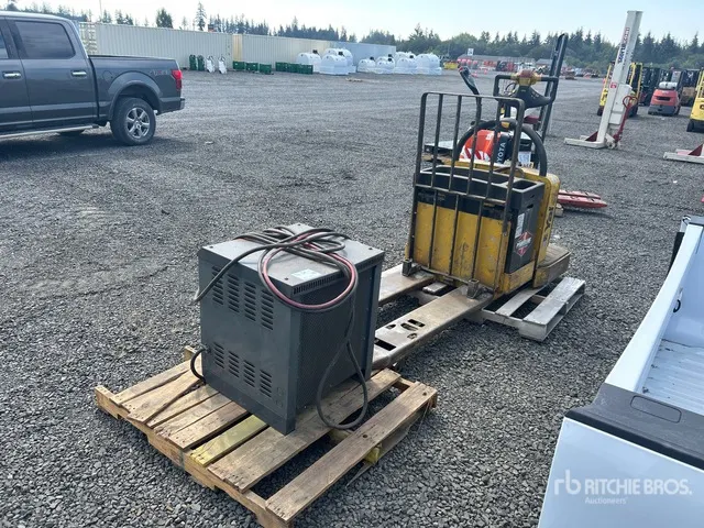 2007 Yale MPE060LFN24T2748 6000 lb Electric Pallet Jack