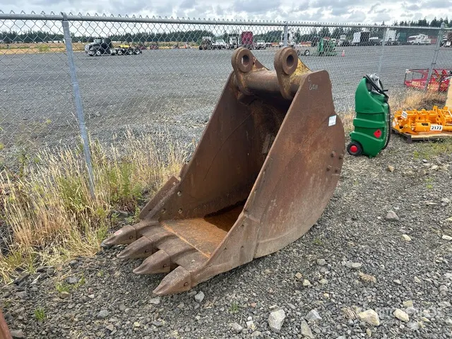 32 in Digging Excavator Bucket