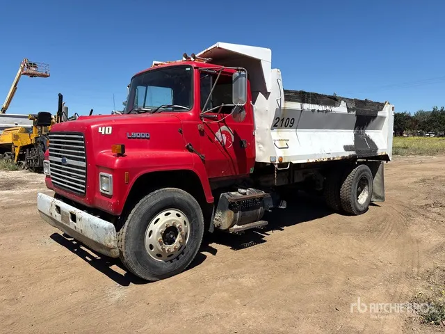 1995 Ford LN9000 4x2 S/A Dump Truck