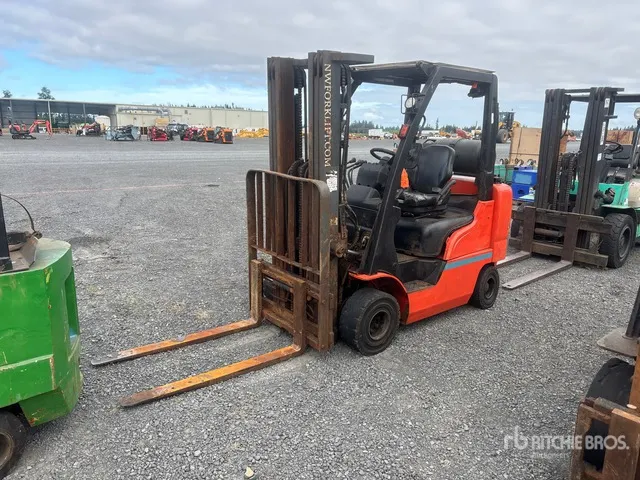 2014 UniCarriers 4750 lb Pneumatic Tire Forklift