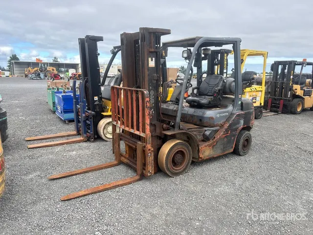 2016 Toyota 8FGU25 4800 lb Pneumatic Tire Forklift