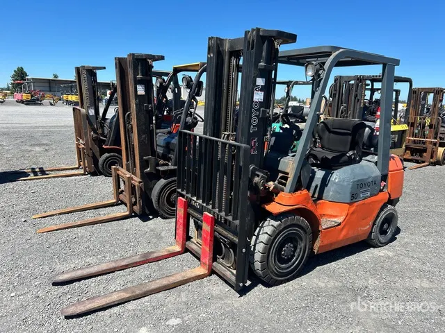 2001 Toyota 7FGU25 2950 lb Cushion Tire Forklift