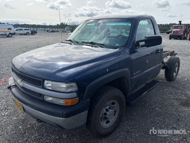2002 Chevrolet Silverado 2500 4x2 Cab and Chassis