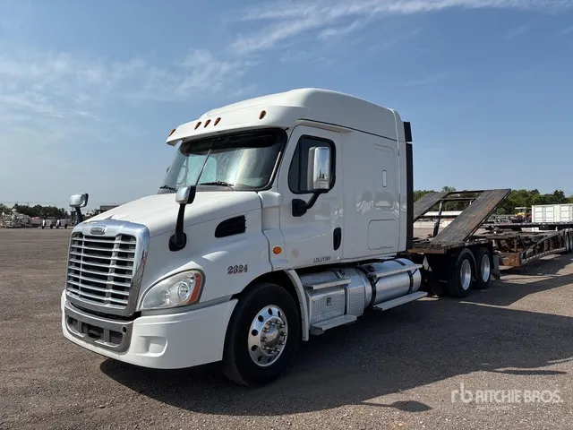 2020 Freightliner Cascadia 113 6x4 Sleeper Car Carrier Truck