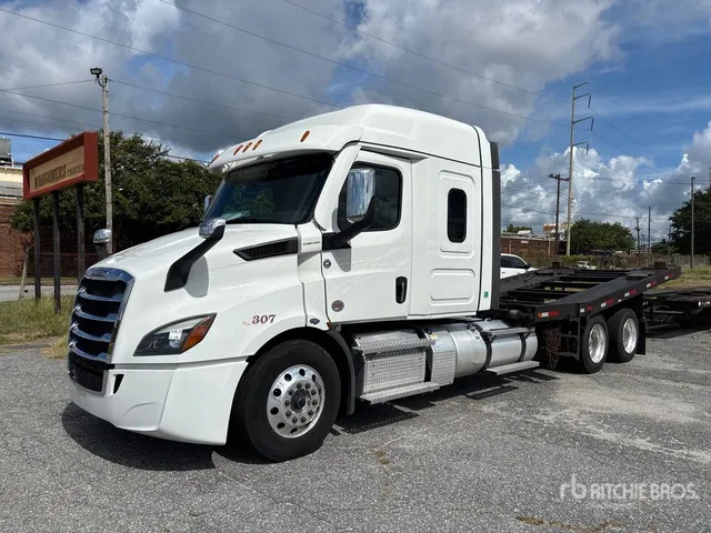2025 Freightliner Cascadia 116 6x4 Sleeper Car Carrier Truck