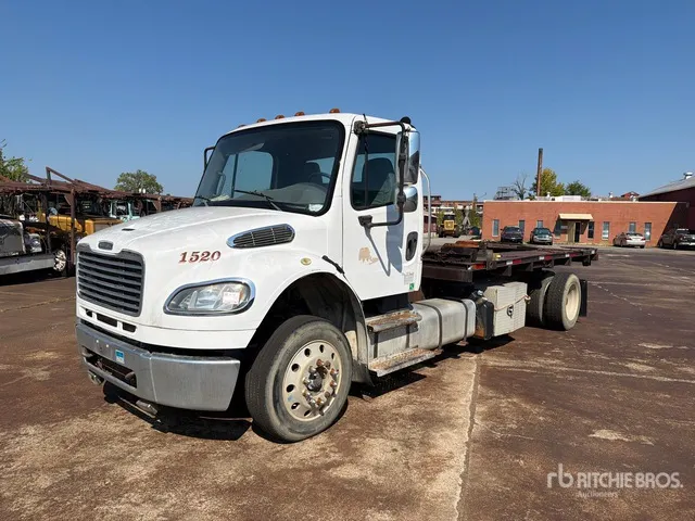 2015 Freightliner M2 106 4x2 S/A Car Carrier Truck
