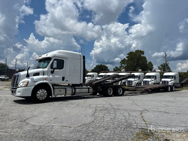 2020 Freightliner Cascadia 113 6x4 Sleeper Car Carrier Truck