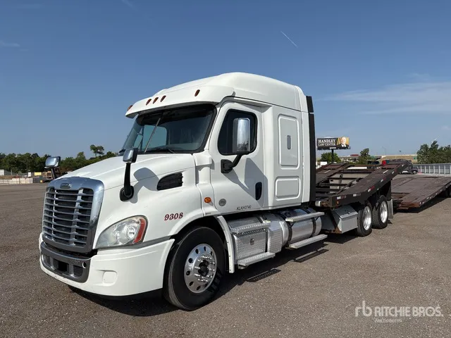 2019 Freightliner Cascadia 113 6x4 Sleeper Car Carrier Truck