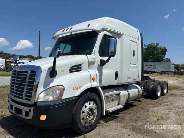 2015 Freightliner Cascadia 113 6x4 T/A Sleeper Truck Tractor