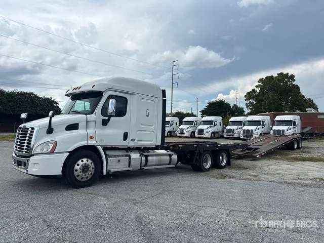 2020 Freightliner Cascadia 113 6x4 Sleeper Car Carrier Truck