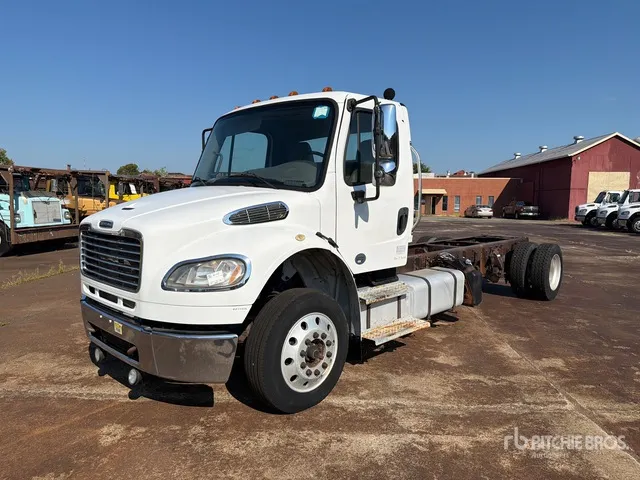 2015 Freightliner M2 106 4x2 Car Carrier Truck
