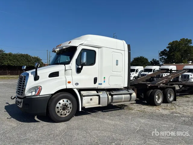 2020 Freightliner Cascadia 113 6x4 Sleeper Car Carrier Truck