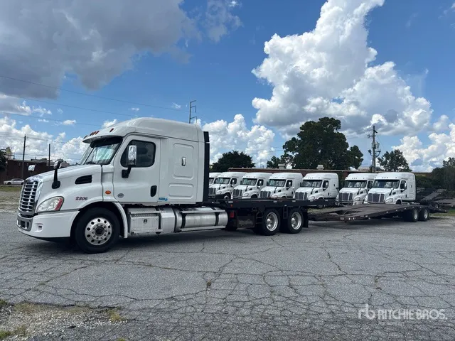 2020 Freightliner Cascadia 113 6x4 Sleeper Car Carrier Truck