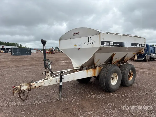 Willmar Super 600 T/A Fertilizer Spreader