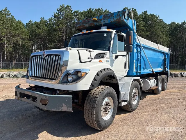 2012 International 7600 8x4 Twin-Steer T/A Dump Truck