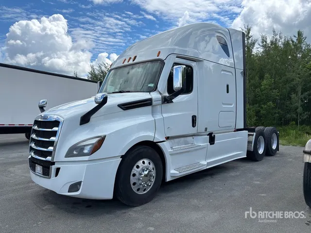 2021 Freightliner Cascadia 126 6x4 T/A Sleeper Truck Tractor