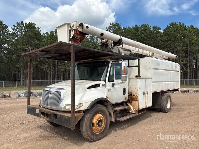 Altec LRV60 60 ft on 2005 International 4300 4x2 Forestry Chipper Body Bucket Truck