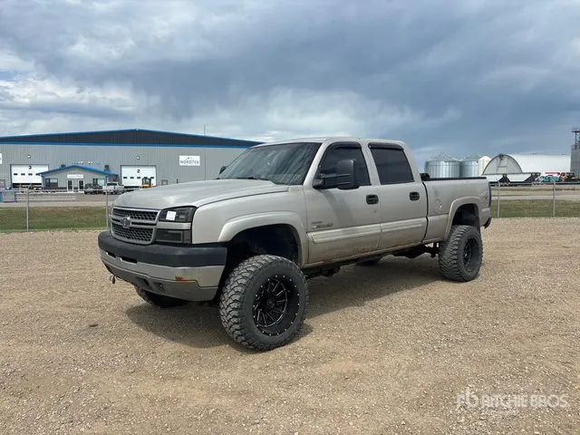 2006 Chevrolet Silverado 2500HD 4x4 Crew Cab Pickup