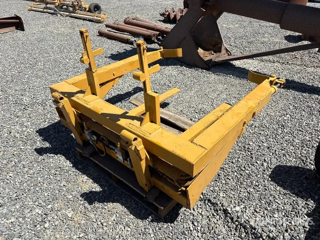 Malavac 60 in Forklift Bin Dumper